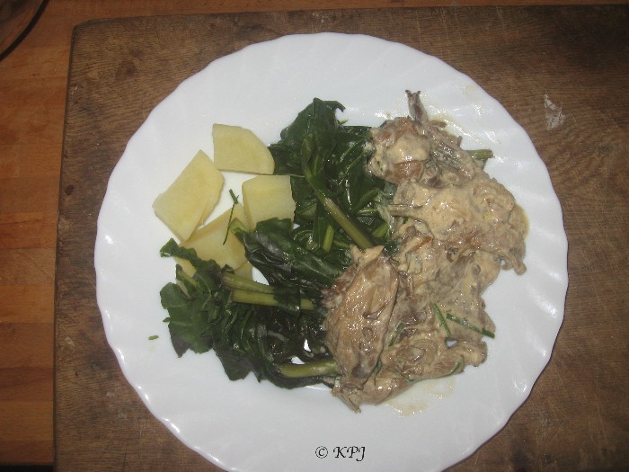 Setas and spinach, served with a few potatos